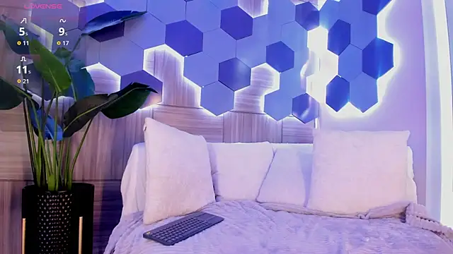 RoxyLior online show from October 16, 2025, 7:11 pm