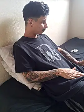 Skate012 online show from July 5, 2026, 5:20 pm