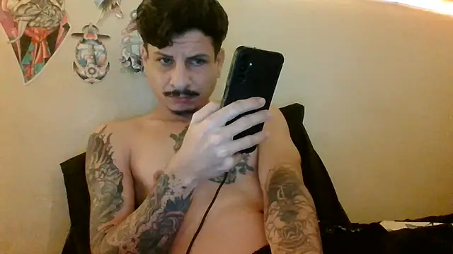Skate012 online show from July 12, 2026, 7:04 pm