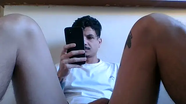 Skate012 online show from July 9, 2026, 4:50 pm