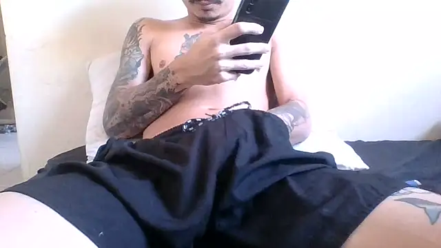 Skate012 online show from June 13, 2026, 5:33 pm