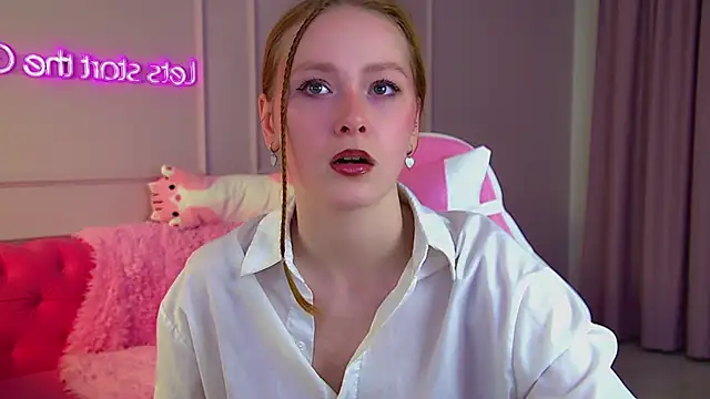 AgataFoxley online show from October 1, 2025, 8:35 pm