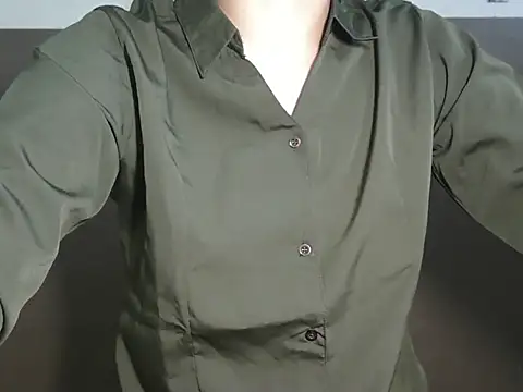 cute seemu online show from September 29, 2025, 3:57 am