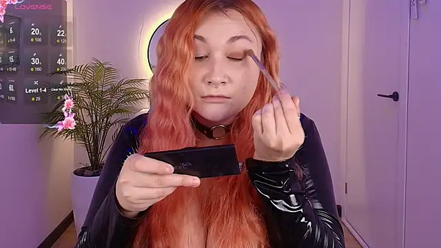 laura palmerr online show from September 25, 2025, 1:44 am