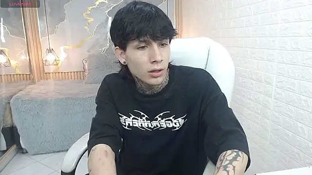 Iantwink18 online show from March 6, 2026, 3:23 am