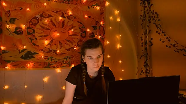 AliceCUNTach online show from February 4, 2026, 5:02 am