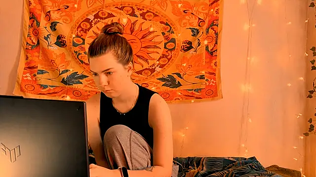 AliceCUNTach online show from April 30, 2026, 5:03 am