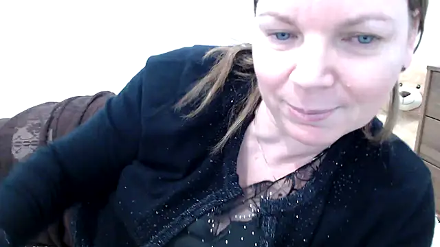 aussiepeaches online show from July 27, 2026, 12:39 am