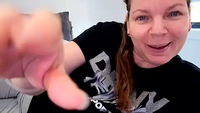 aussiepeaches online show from July 28, 2026, 3:14 am