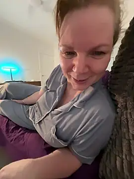 aussiepeaches online show from June 12, 2026, 12:47 pm
