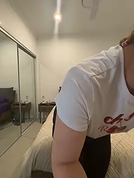 aussiepeaches online show from June 8, 2026, 12:27 am