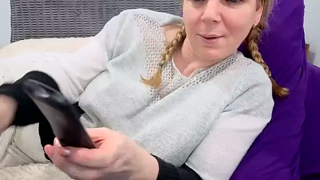 aussiepeaches online show from June 9, 2026, 4:46 am