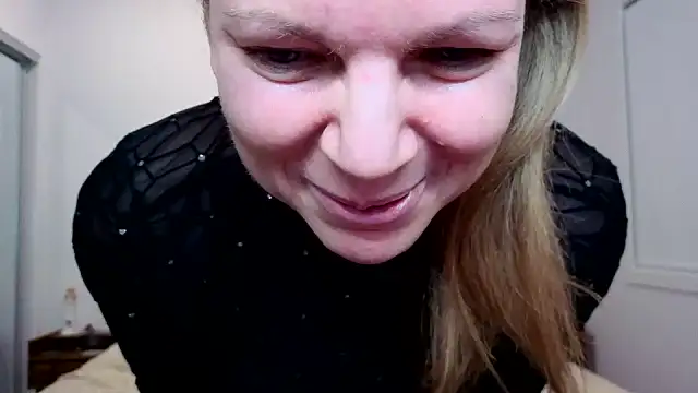 aussiepeaches online show from June 20, 2026, 11:59 am