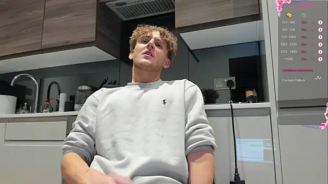 DominantAlex18 online show from November 30, 2025, 8:53 pm