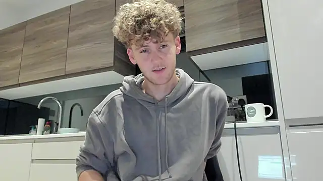 DominantAlex18 online show from November 17, 2025, 6:06 am