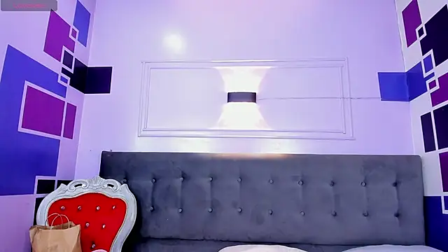 caroliine fox   online show from October 18, 2025, 3:19 am