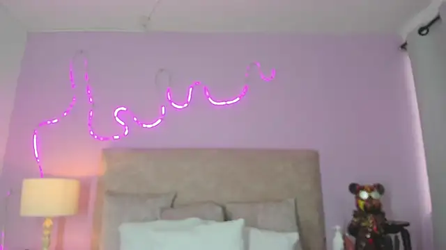 EmaRae1499 online show from November 14, 2025, 12:53 pm