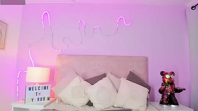 EmaRae1499 online show from October 1, 2025, 12:31 pm