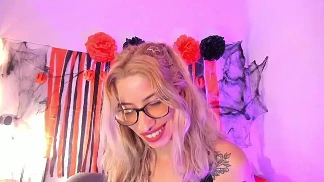 MerryyMendez online show from October 11, 2025, 8:43 pm