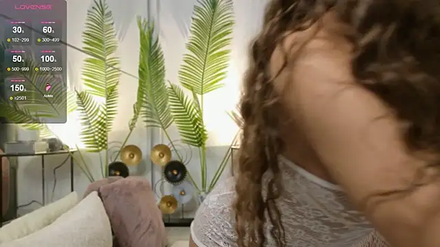 JuliaQuin online show from January 17, 2026, 3:21 am