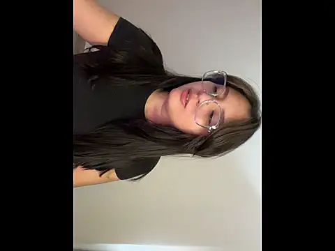 Angeldusttt online show from October 4, 2025, 1:23 pm