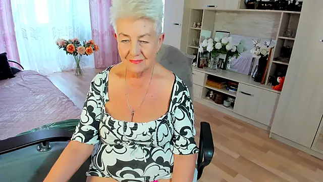 HotandMature online show from May 13, 2026, 11:06 am
