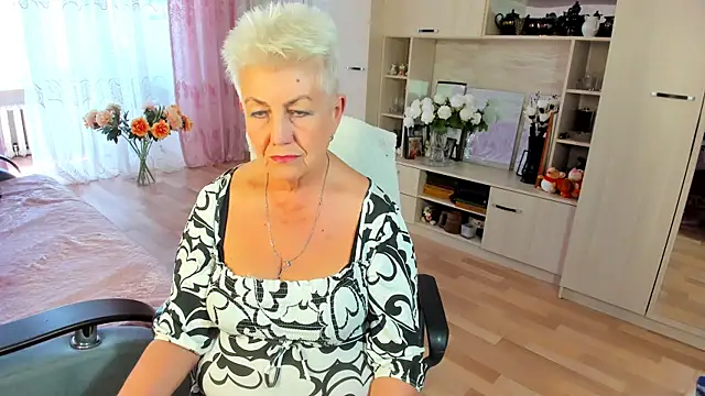 HotandMature online show from June 8, 2026, 11:11 am