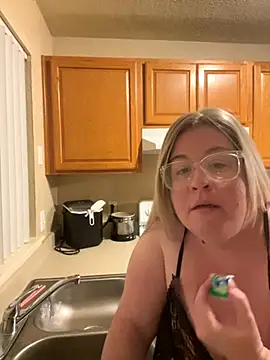 sexymommy1988 online show from September 19, 2025, 2:48 am