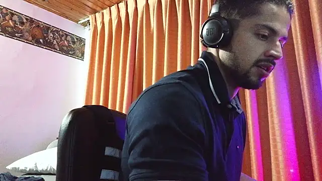Axel-Cr0ss online show from October 8, 2025, 12:01 am