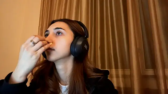 LinaMour online show from September 14, 2025, 10:32 pm