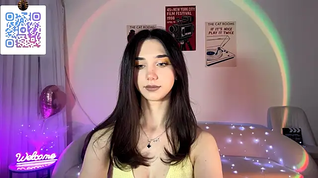 LinaMour online show from May 5, 2026, 10:13 pm