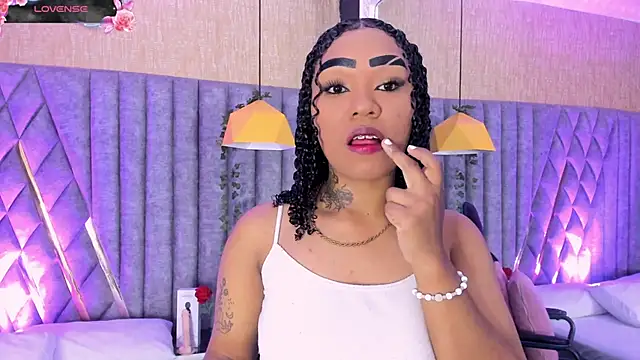 SkylerBloomm online show from June 11, 2026, 8:39 pm