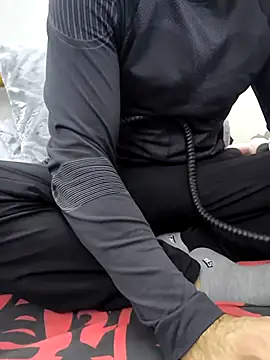 yazinyazin1 online show from December 4, 2025, 7:13 pm