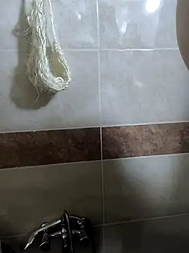 yazinyazin1 online show from November 15, 2025, 2:04 am