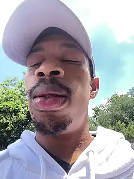 fitsexyman online show from October 21, 2025, 11:31 am