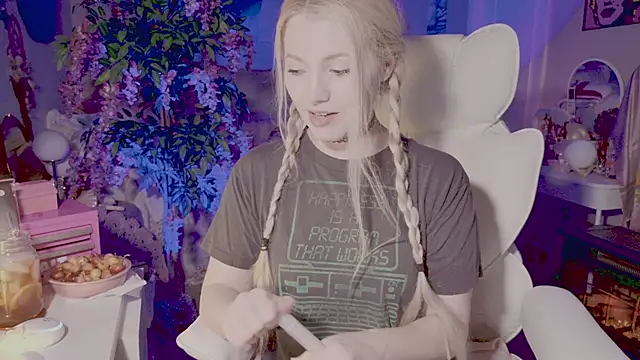 Snapshot of Talulaa chatting on June 4, 2026, 8:35 pm Talulaa online show from June 4, 2026, 8:35 pm