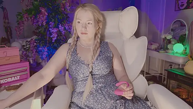 Snapshot of Talulaa chatting on August 3, 2026, 8:48 pm Talulaa online show from August 3, 2026, 8:48 pm