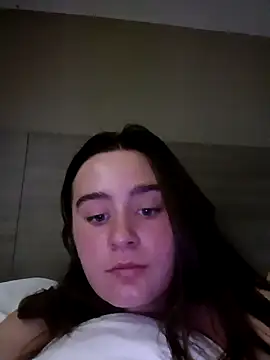 freakylittlebitch69 online show from October 6, 2025, 9:04 pm