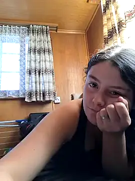 YoungLiisaxx online show from October 30, 2025, 12:03 pm