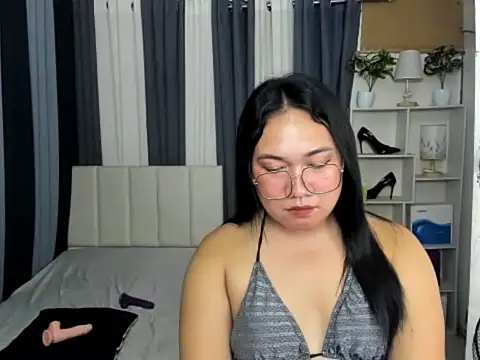 Snapshot of TsUncutKaren chatting on March 8, 2026, 2:31 pm TsUncutKaren online show from March 8, 2026, 2:31 pm