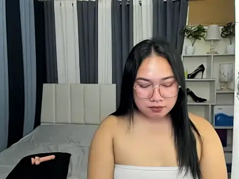 Snapshot of TsUncutKaren chatting on March 14, 2026, 6:08 am TsUncutKaren online show from March 14, 2026, 6:08 am