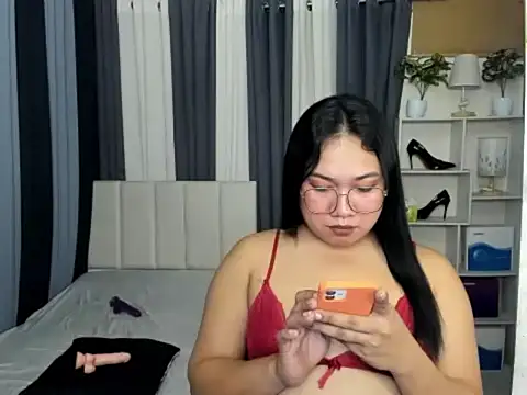 Snapshot of TsUncutKaren chatting on March 9, 2026, 6:17 am TsUncutKaren online show from March 9, 2026, 6:17 am