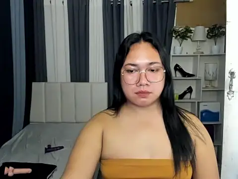 Snapshot of TsUncutKaren chatting on March 8, 2026, 2:04 am TsUncutKaren online show from March 8, 2026, 2:04 am