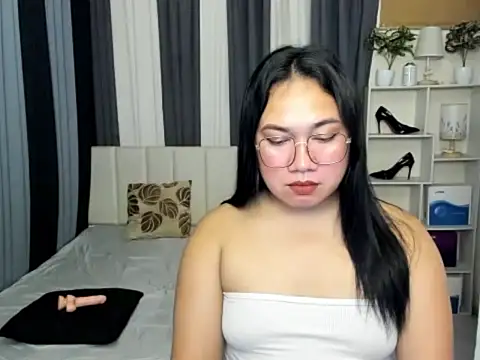 Snapshot of TsUncutKaren chatting on March 3, 2026, 5:47 am TsUncutKaren online show from March 3, 2026, 5:47 am