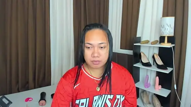 TsUncutKaren online show from September 18, 2025, 11:24 am