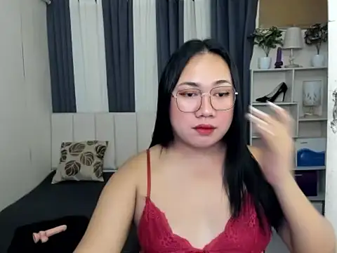 Snapshot of TsUncutKaren chatting on February 11, 2026, 5:40 am TsUncutKaren online show from February 11, 2026, 5:40 am