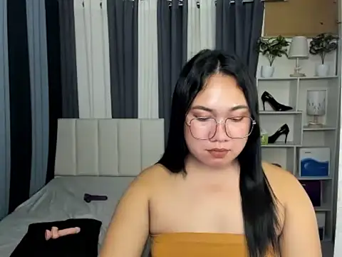 Snapshot of TsUncutKaren chatting on March 7, 2026, 6:13 pm TsUncutKaren online show from March 7, 2026, 6:13 pm