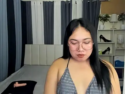 Snapshot of TsUncutKaren chatting on March 11, 2026, 6:18 am TsUncutKaren online show from March 11, 2026, 6:18 am