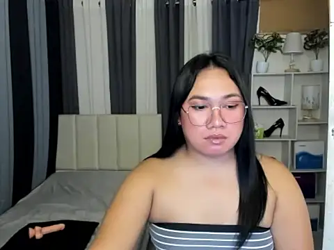 Snapshot of TsUncutKaren chatting on March 10, 2026, 5:33 am TsUncutKaren online show from March 10, 2026, 5:33 am