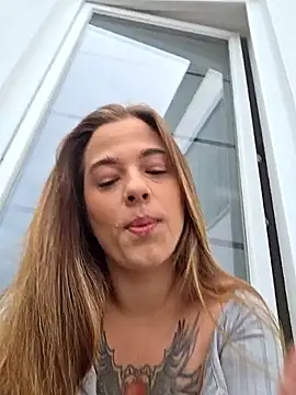 Luna Lynn online show from May 6, 2026, 10:52 am